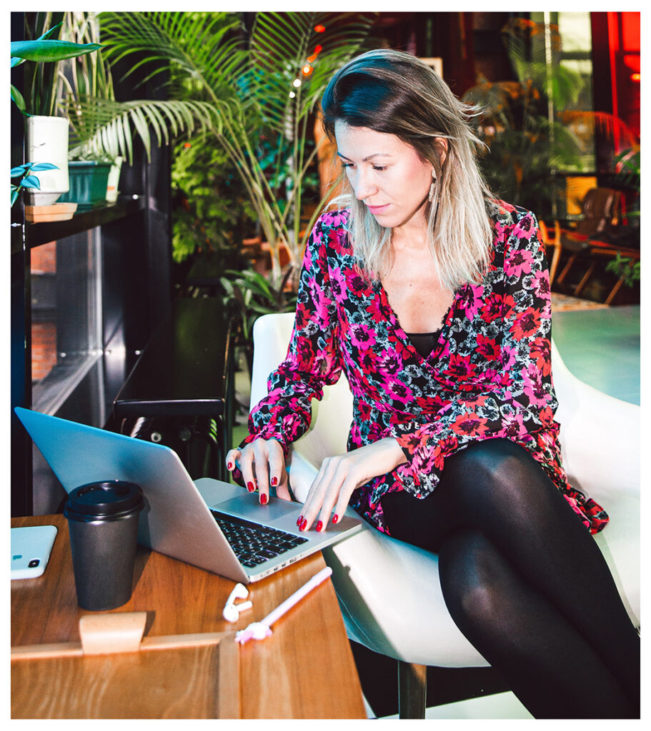 Frau am arbeiten